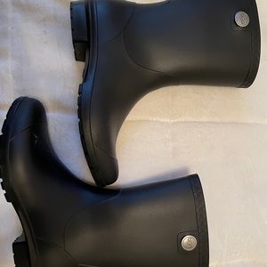 Ugg rainboots size 9 (w)
